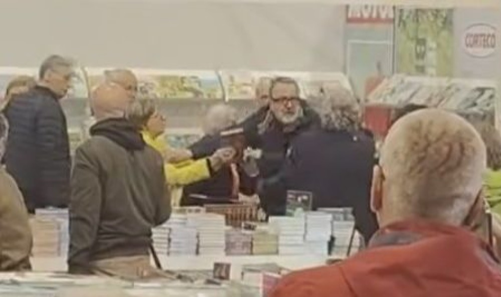 Na Sajmu knjiga u Sarajevu izbila tuča: Sijevale pesnice, posjetioci smirivali tenzije