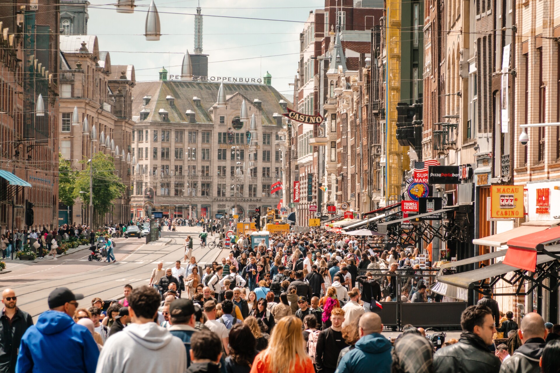 Amsterdam zabranio reklame za meso i fosilna goriva