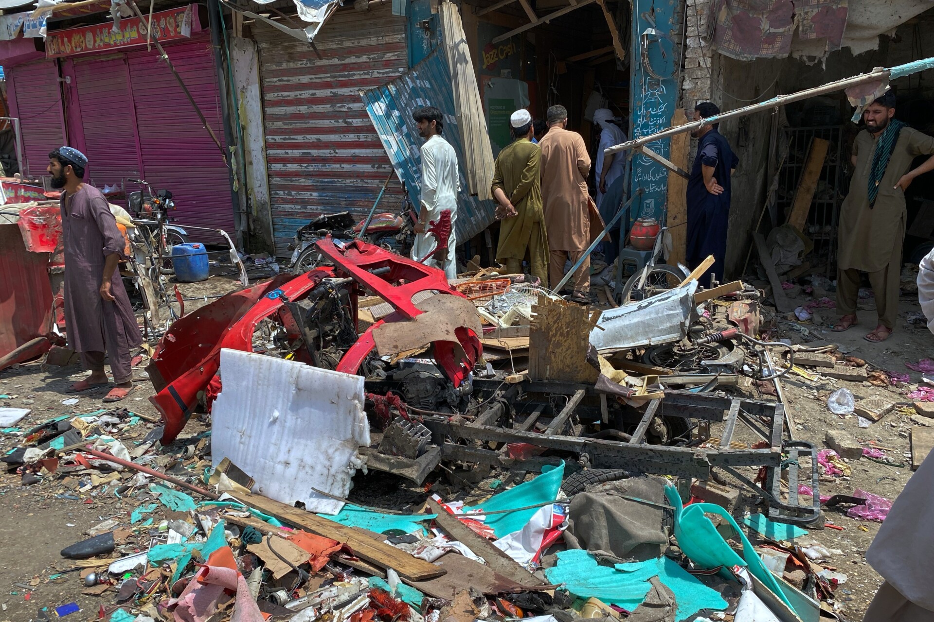 U eksploziji bombe u rikši na pijaci u Pakistanu devetoro poginulo, više od 20 ranjeno