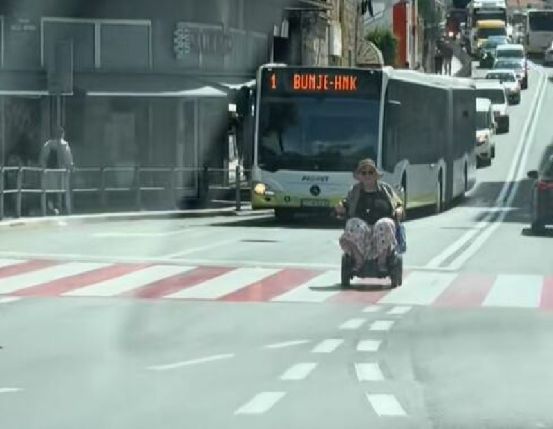 Najnormalnije jutro u Splitu: Snimak bake u električnim kolicima obišao region