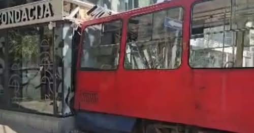 VIDEO Tramvaj iskočio iz šina na Dorćolu i udario u zgradu, 15 povrijeđenih