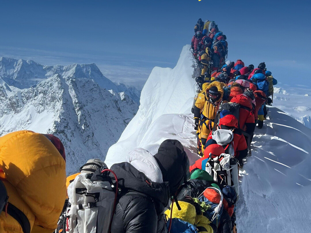 Na Mont Everest se u jednom danu popelo 274 planinara, zastava Crne Gore se na krovu svijeta zavijorila još 2010.