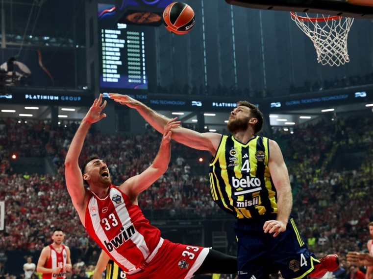 Olimpijakos skinuo krunu Feneru