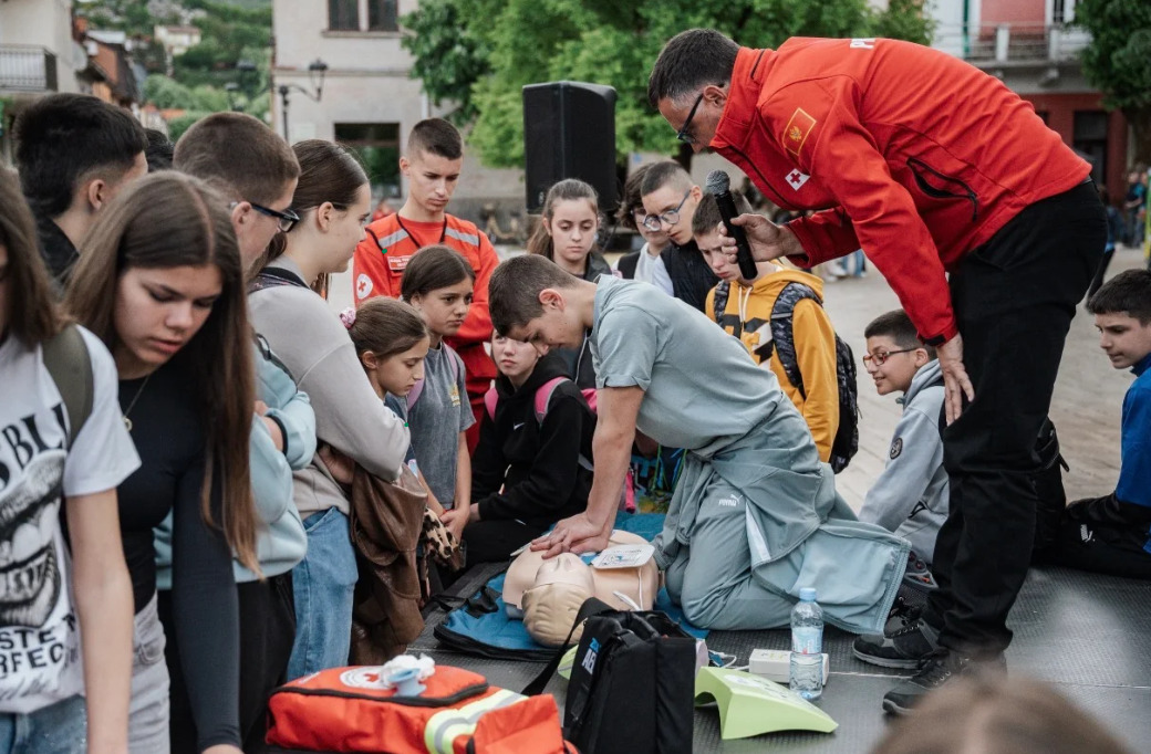 Na Dvorskom trgu na Cetinju: Javni čas prve pomoći