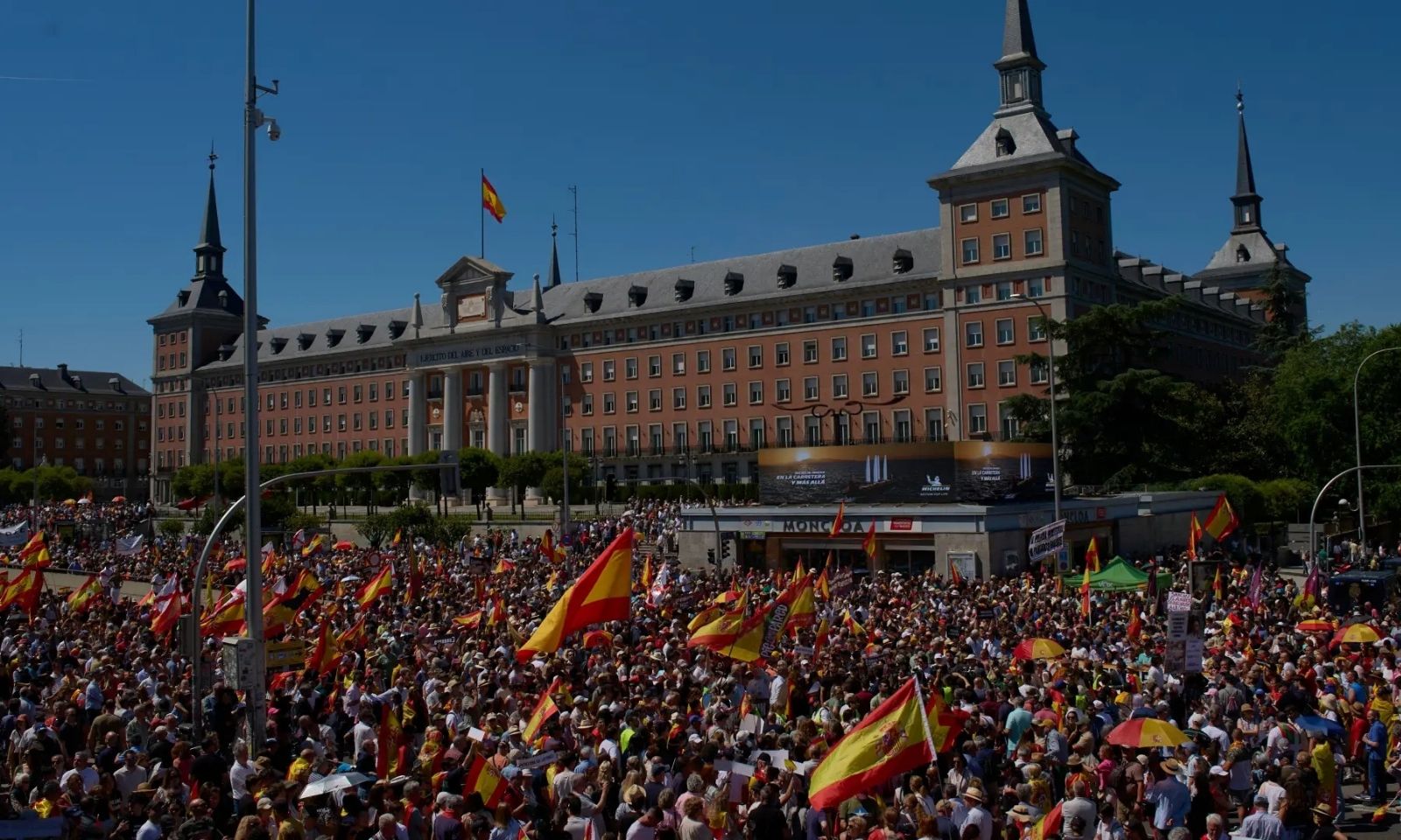 Demonstranti u Madridu traže ostavku premijera nakon korupcijskih skandala