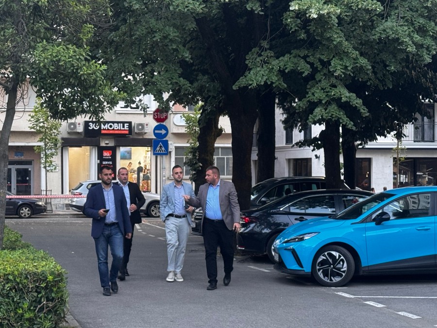 Počeo sastanak većine u Skupštini Glavnog grada, prisustvuje