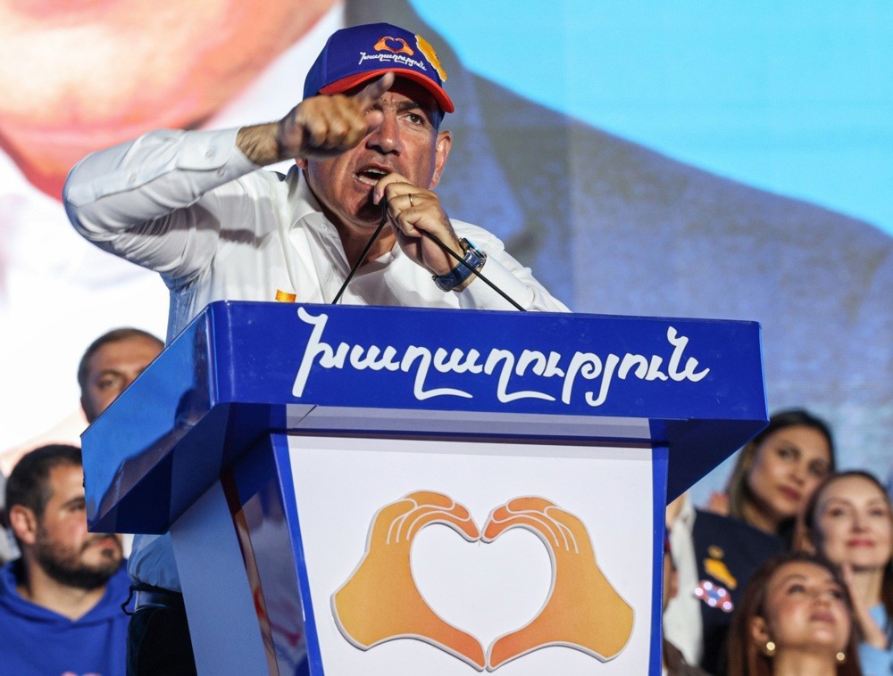 Pašinjan proglasio pobjedu na parlamentarnim izborima u Jerm
