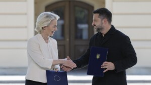 Volodimir Zelenski i Ursula fon der Lajen/EPA/SERGEY DOLZHENKO