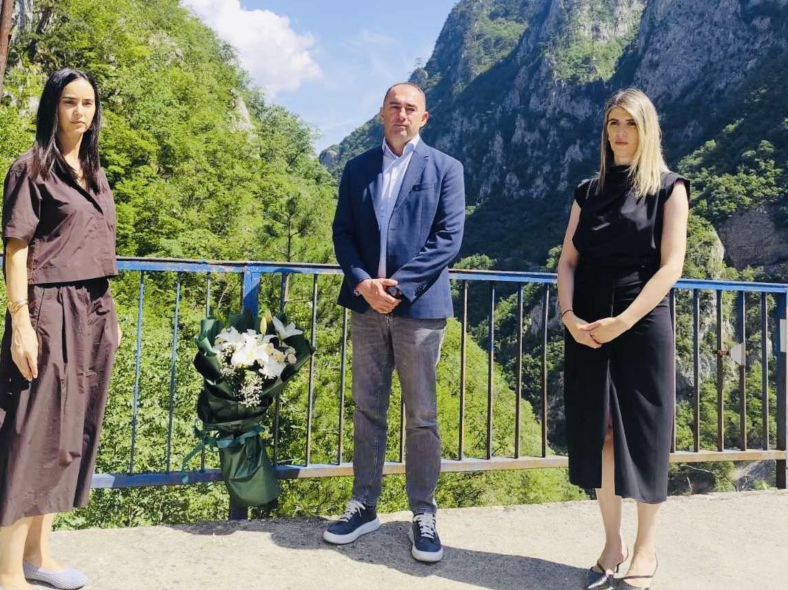 Vujošević prisustvovala komemoraciji porodici Klapuh: Identifikovan i treći član porodice